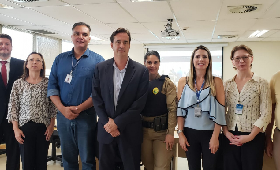 Paraná inova com criação de grupo de trabalho para tratar uso de Dispositivos Eletrônicos para Fumar (DEFs) em escolas.