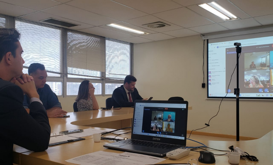 Paraná inova com criação de grupo de trabalho para tratar uso de Dispositivos Eletrônicos para Fumar (DEFs) em escolas.