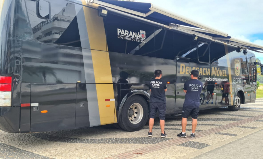 Delegacia Móvel da PCPR é ponto de referência nos eventos do Verão Maior Paraná