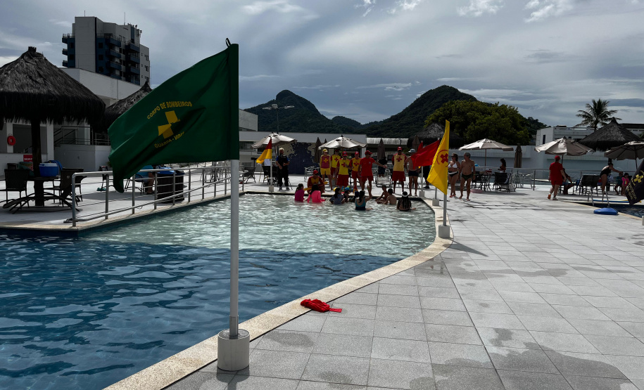 CBMPR realiza ação educativa para crianças no Litoral