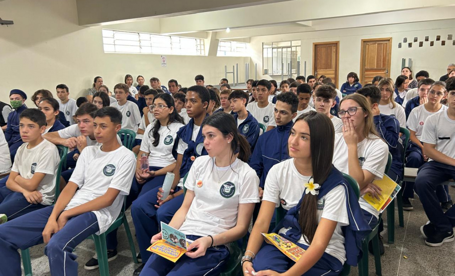 Projeto "É Sobre Isso!" inicia 2025 com ações em 40 colégios estaduais de Curitiba