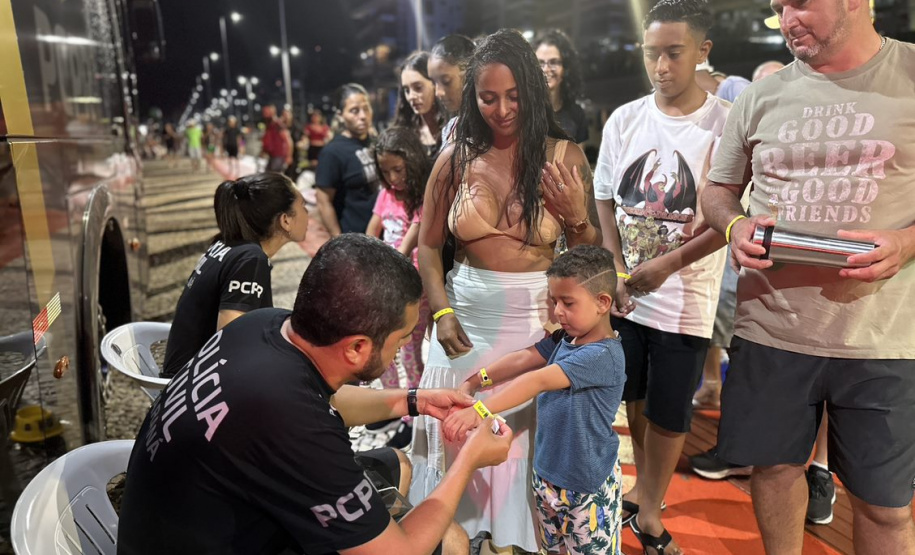 Delegacia Móvel da PCPR é ponto de referência nos eventos do Verão Maior Paraná