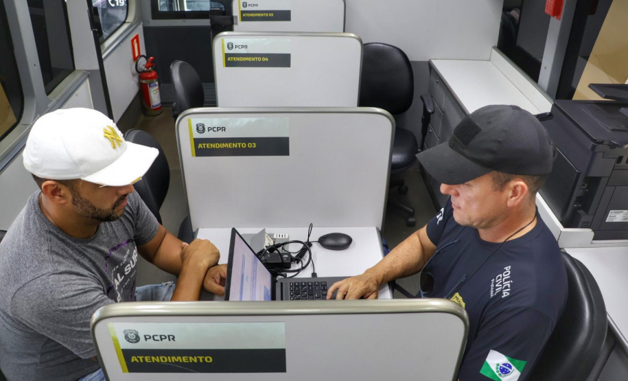 Delegacia Móvel da PCPR é ponto de referência nos eventos do Verão Maior Paraná