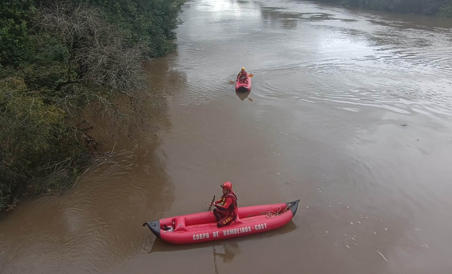 Com apoio de drone, bombeiros localizam corpo de menino que se afogou em Curitiba