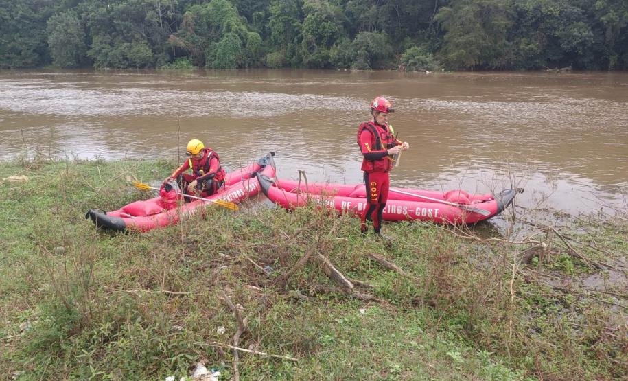 Com apoio de drone, bombeiros localizam corpo de menino que se afogou em Curitiba