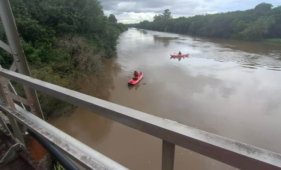 Com apoio de drone, bombeiros localizam corpo de menino que se afogou em Curitiba