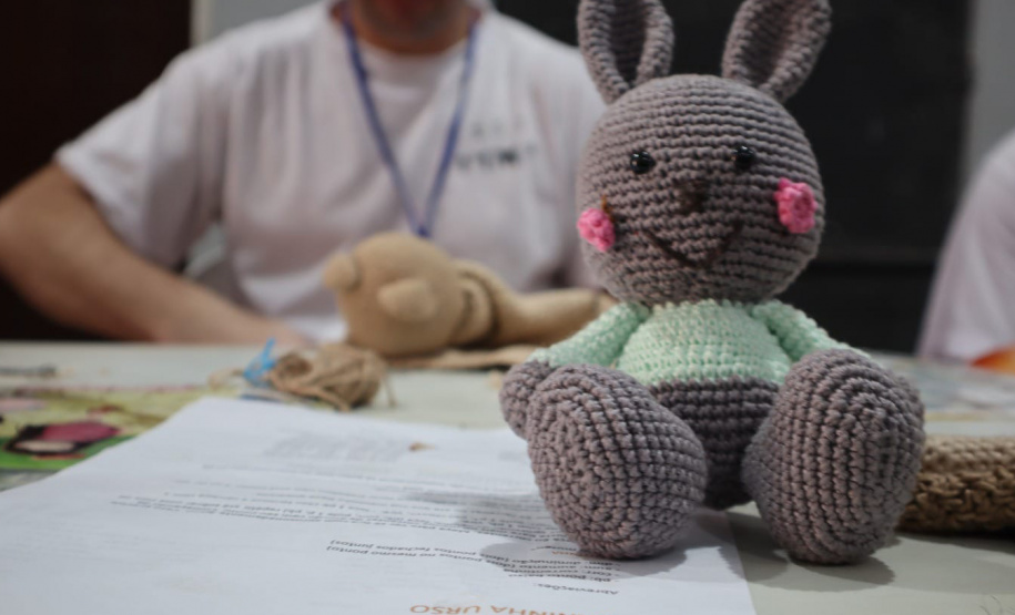 Polícia Penal distribui mais de mil brindes artesanais no Verão Maior Paraná