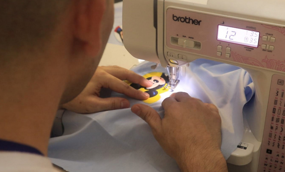 Polícia Penal distribui mais de mil brindes artesanais no Verão Maior Paraná