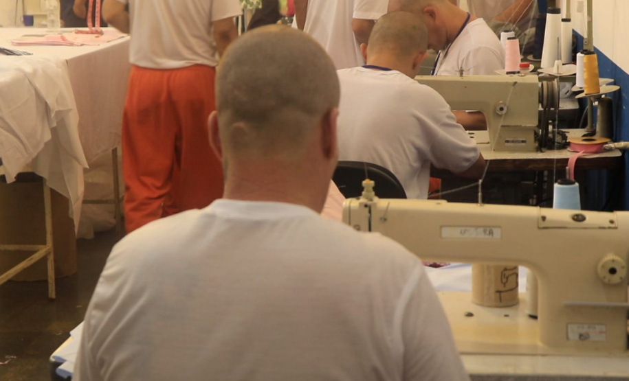 Polícia Penal distribui mais de mil brindes artesanais no Verão Maior Paraná