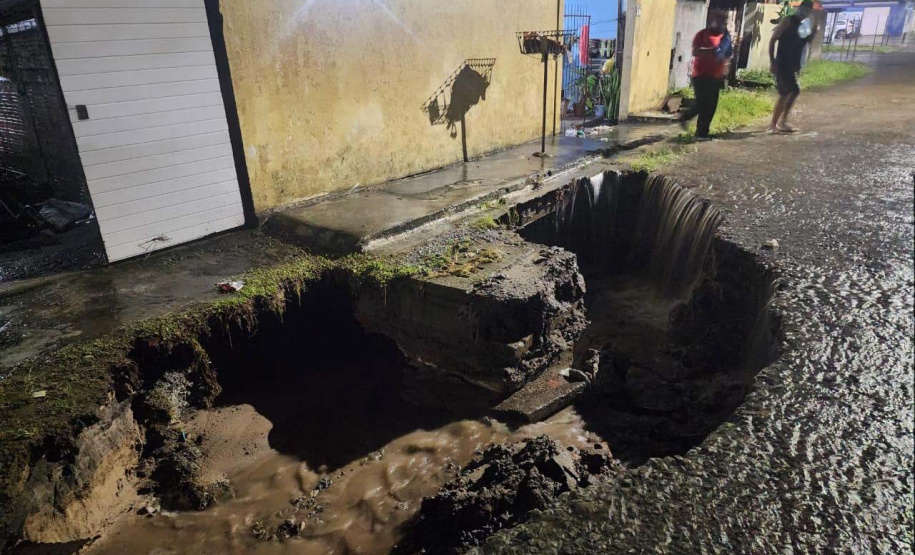 Estado emprega mais de 100 homens e aeronaves para ajudar vítimas das chuvas no Litoral