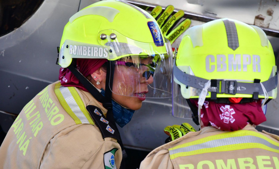 Governador sanciona lei para novos comandos dos Bombeiros em Ponta Grossa e Maringá