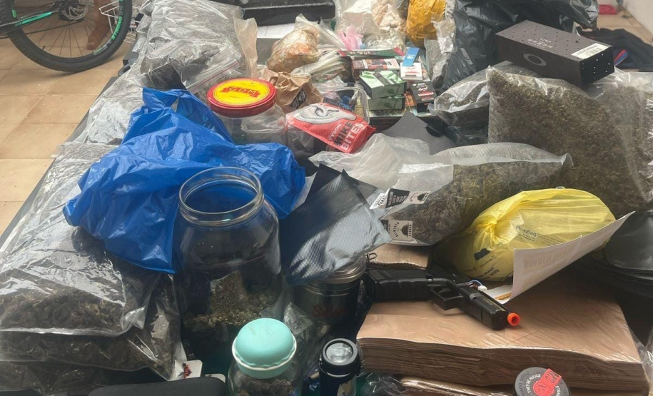 PMPR apreende drogas e prende suspeito em operação no bairro Uberaba, em Curitiba