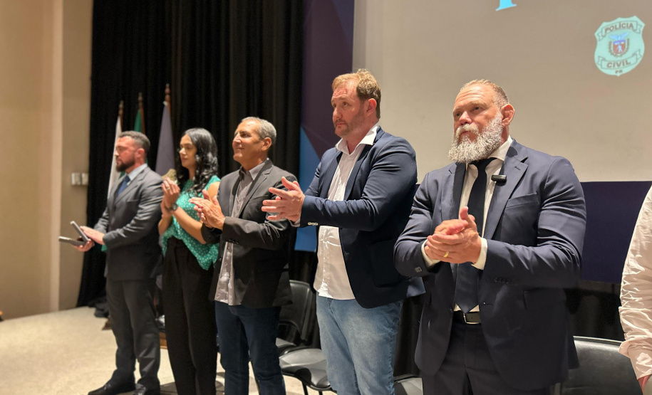 PCPR homenageia servidores com Medalhas de Serviço Policial em Curitiba