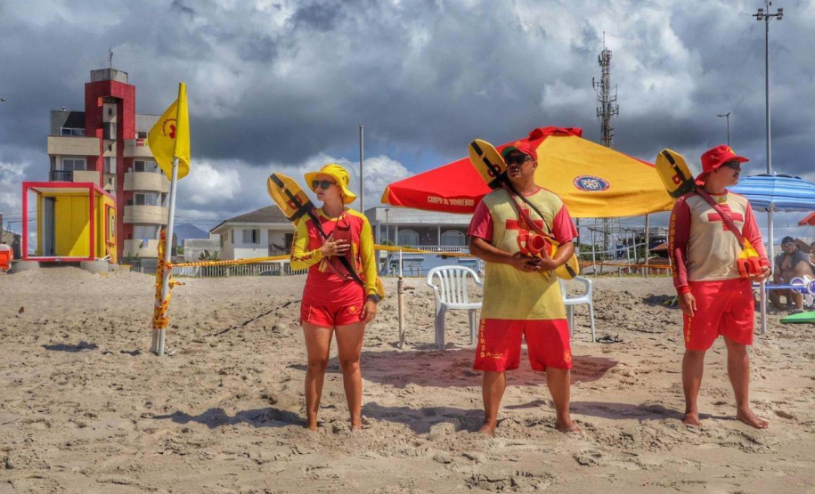 Com segurança reforçada, Carnaval reúne 1,3 milhão de pessoas no Litoral do Paraná
