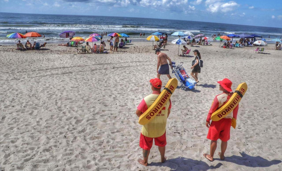 Com segurança reforçada, Carnaval reúne 1,3 milhão de pessoas no Litoral do Paraná
