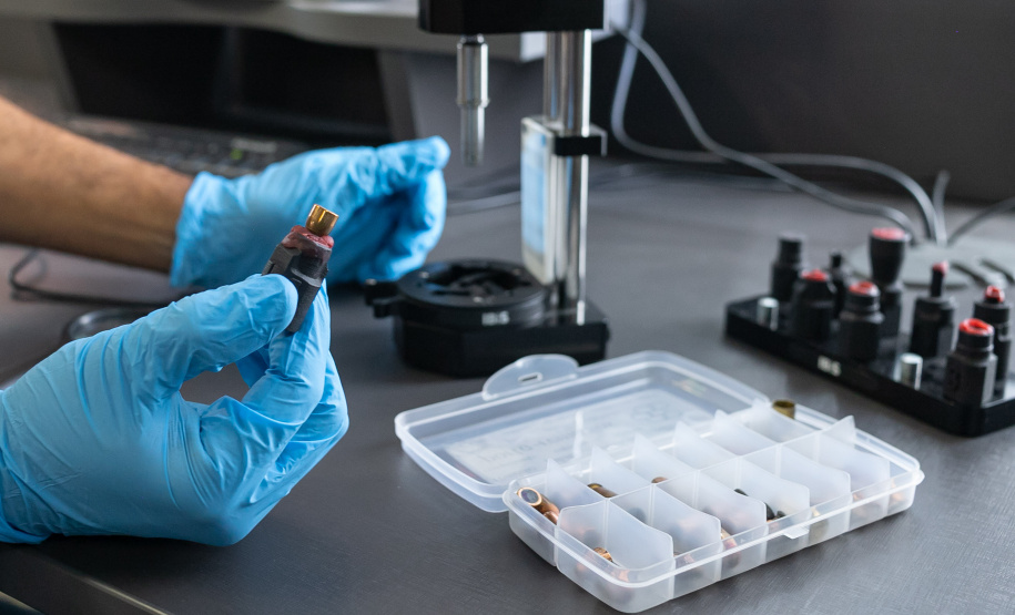 DNA das armas: Paraná já detectou 634 compatibilidades balísticas e vira referência nacional