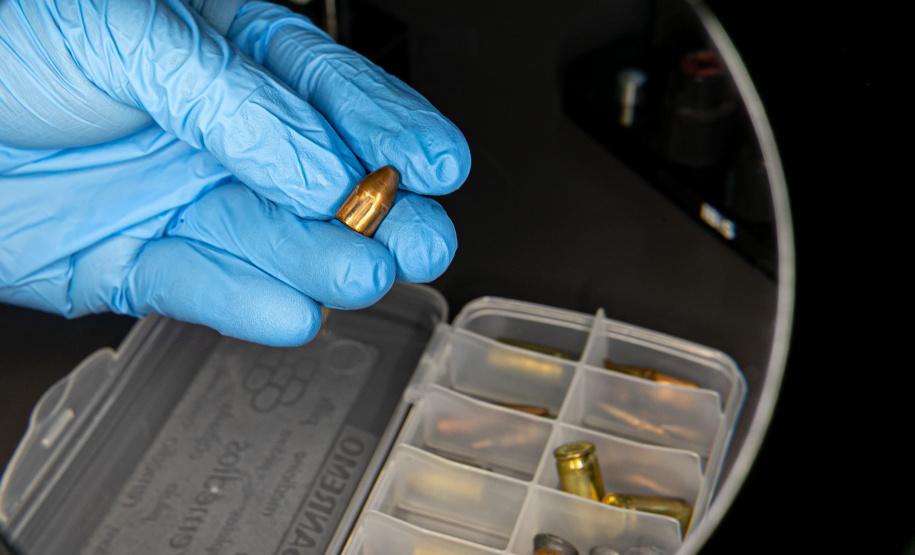 DNA das armas: Paraná já detectou 634 compatibilidades balísticas e vira referência nacional