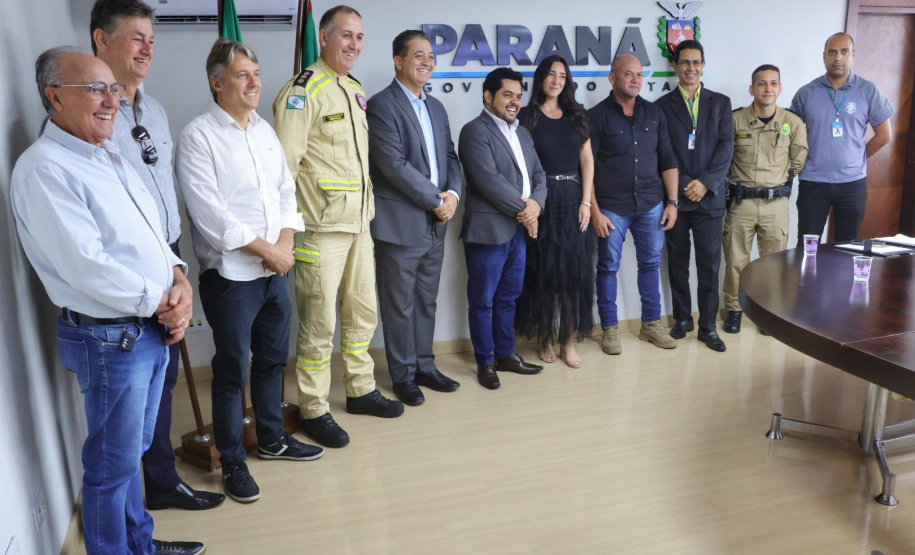 Secretário se reúne com o deputado Cobra Repórter e o prefeito Gil Martins