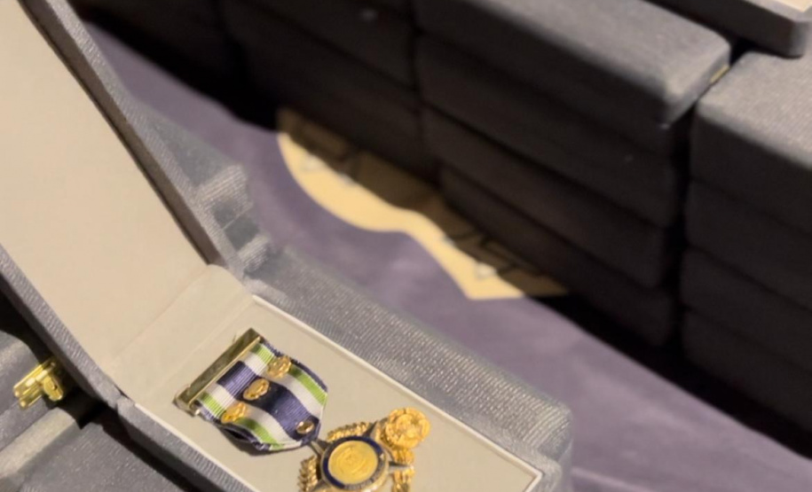 PCPR homenageia servidores com Medalhas de Serviço Policial em Curitiba