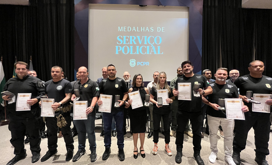 PCPR homenageia servidores com Medalhas de Serviço Policial em Curitiba