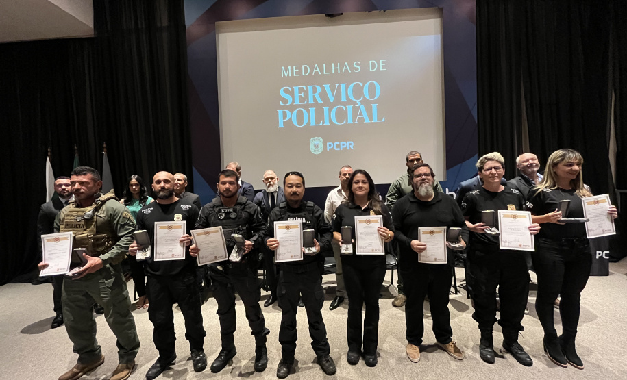 PCPR homenageia servidores com Medalhas de Serviço Policial em Curitiba