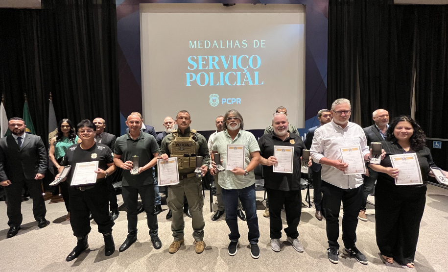 PCPR homenageia servidores com Medalhas de Serviço Policial em Curitiba