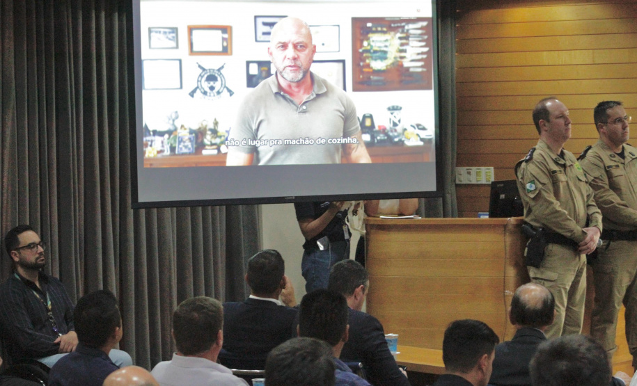 SESP reúne 800 servidores em palestra "De Homem para Homem" sobre o combate à violência contra a mulher