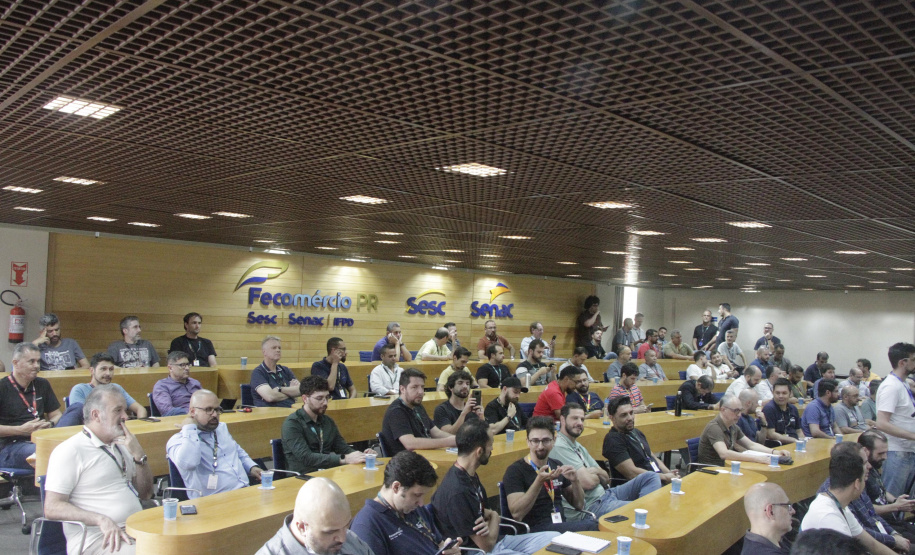 SESP reúne 800 servidores em palestra "De Homem para Homem" sobre o combate à violência contra a mulher