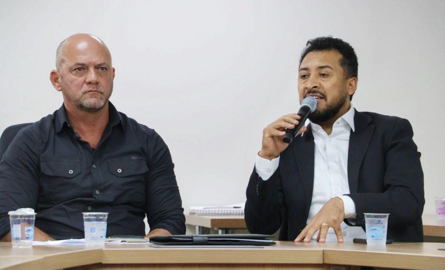 Secretário recebe o deputado Soldado Adriano José e prefeitos da AMUNPAR