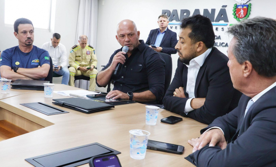 Secretário recebe o deputado Soldado Adriano José e prefeitos da AMUNPAR