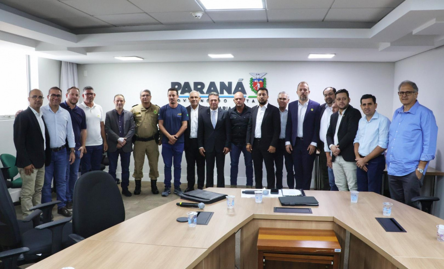 Secretário recebe o deputado Soldado Adriano José e prefeitos da AMUNPAR