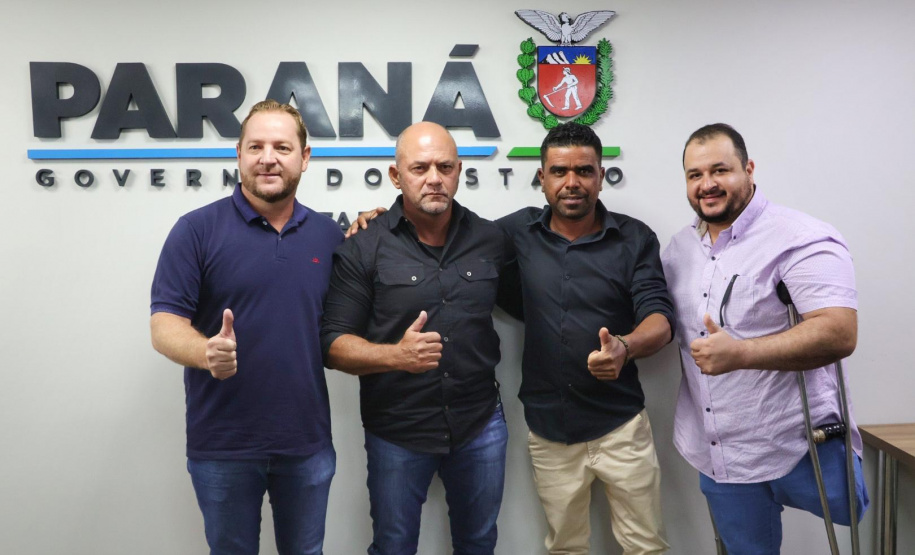 Secretário recebe o deputado Soldado Adriano José e prefeitos da AMUNPAR