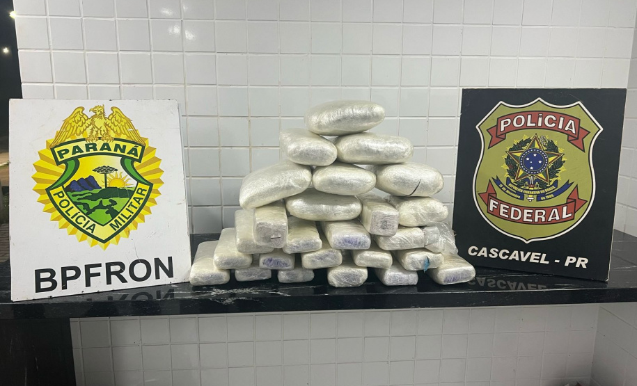 PMPR apreende quase 20 kg da maconha em ônibus na cidade de Céu Azul