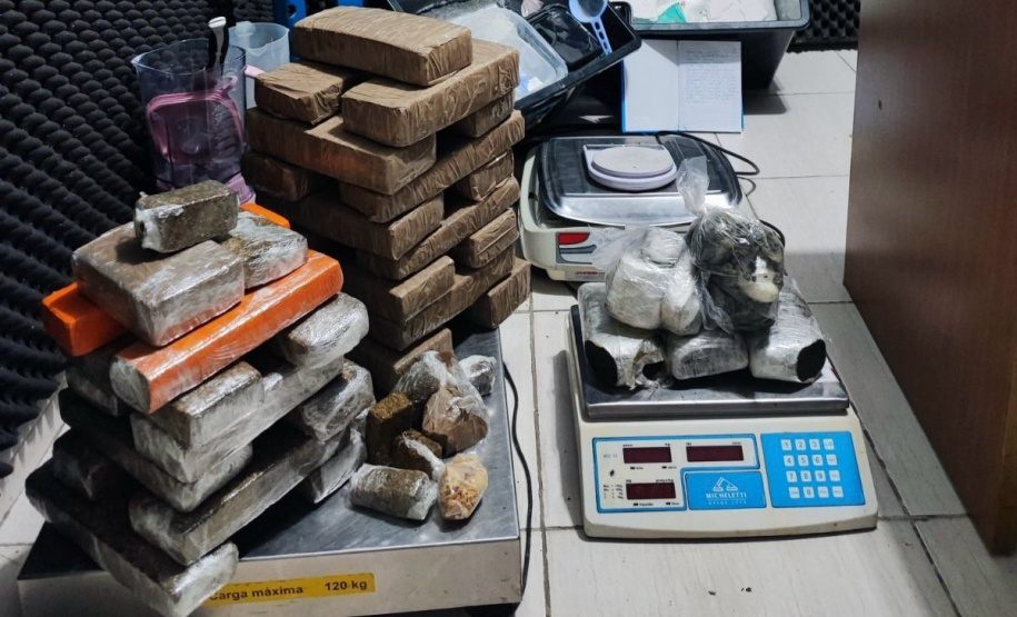 Ação rápida da PMPR desmantela "laboratório caseiro" de drogas