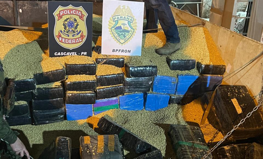 BPFRON e Polícia Federal apreendem 2,3 toneladas de maconha em Cascavel