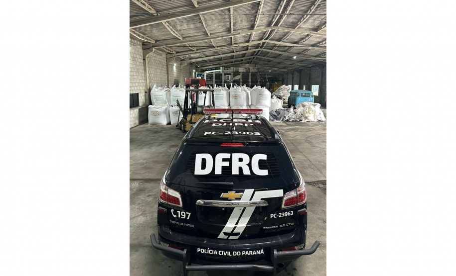PCPR prende três pessoas e recupera 37 toneladas de fertilizantes em Campo Largo