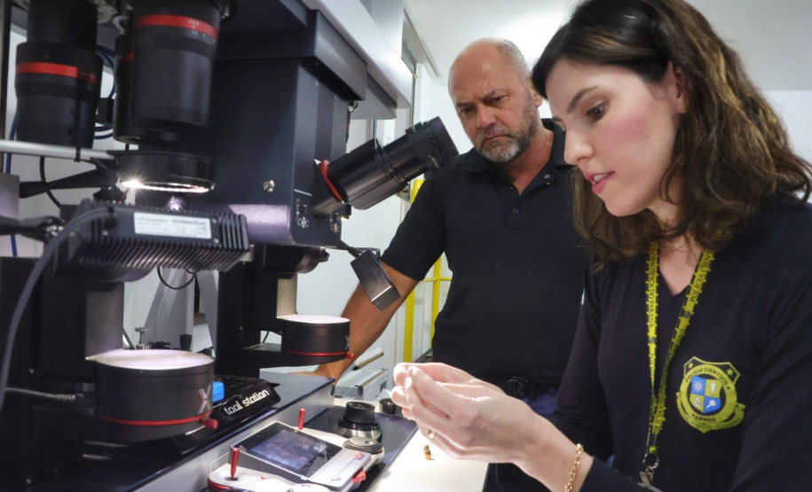 Polícia Científica em Cascavel e Ponta Grossa recebe novo comparador balístico