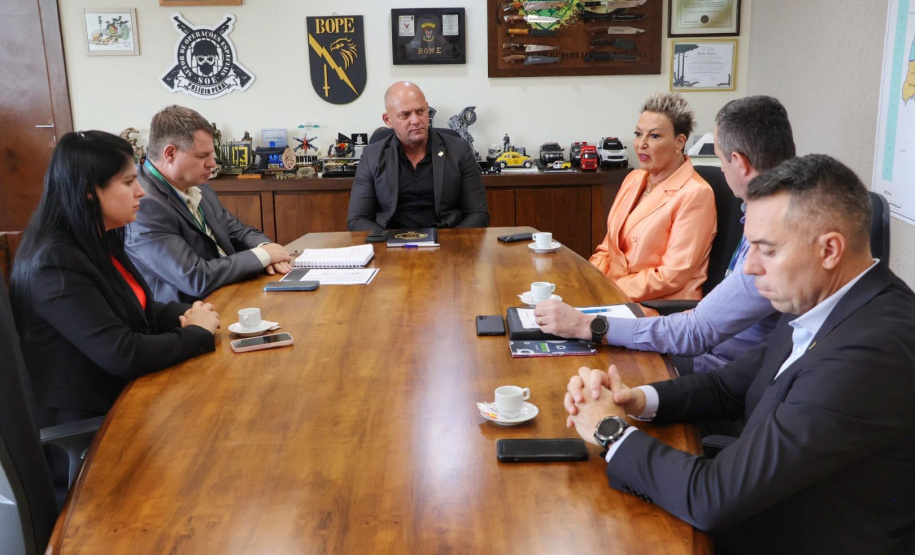 Secretário Hudson se reúne com deputada Cloara