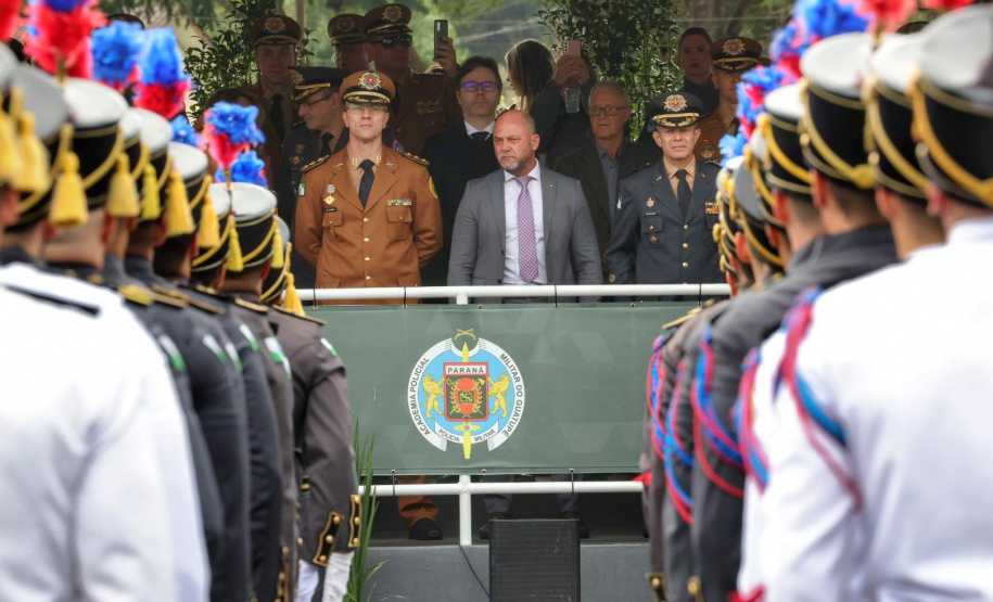 PMPR entrega Espadim Tiradentes para 106 cadetes do curso de oficiais