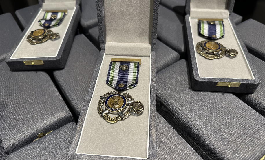 PCPR homenageia 127 servidores com medalhas de Serviço Policial em Curitiba