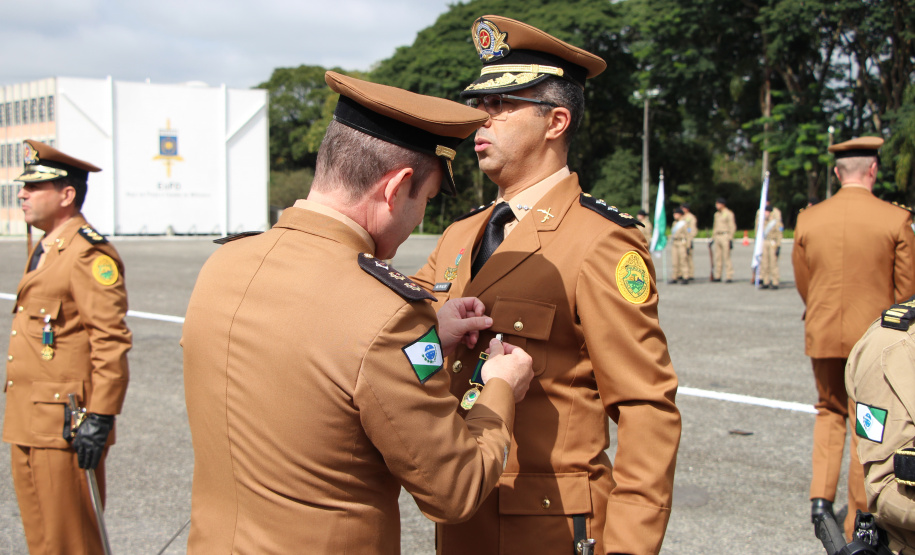 Polícia Militar do Paraná realiza solenidade alusiva a Tiradentes na Academia do Guatupê