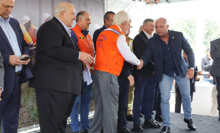 Resposta rápida: Estado entrega equipamentos a 100 municípios para combate a incêndios