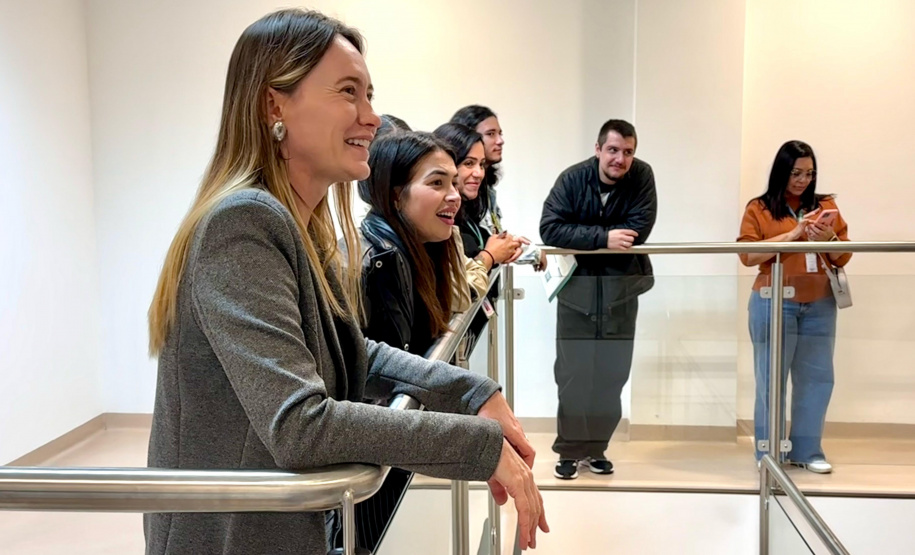 Servidores da Sesp visitam unidades da Polícia Científica em Curitiba