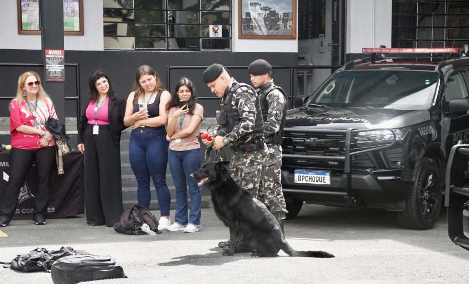 Sesp promove visita de servidores à sede da PMPR