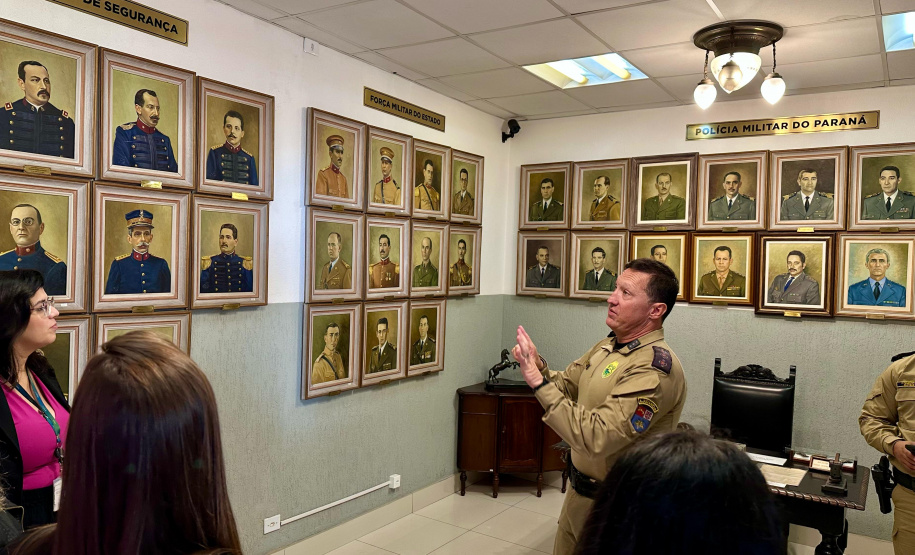 Sesp promove visita de servidores à sede da PMPR