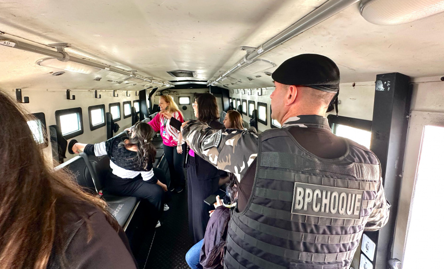 Sesp promove visita de servidores à sede da PMPR