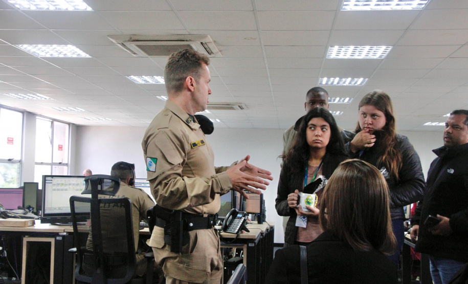 Sesp promove visita de servidores à sede da PMPR