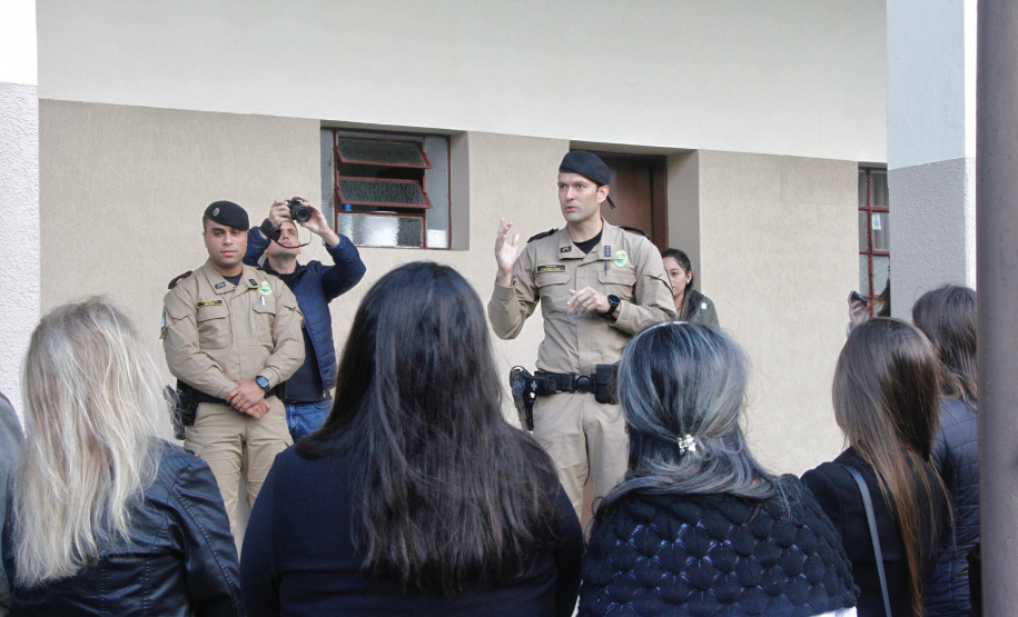 Sesp promove visita de servidores à sede da PMPR