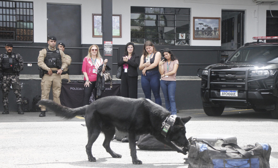 Sesp promove visita de servidores à sede da PMPR