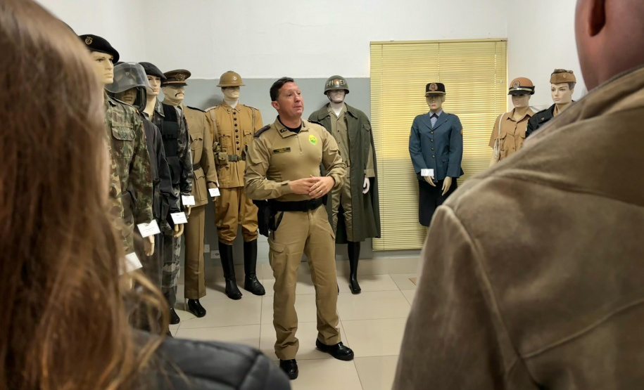 Sesp promove visita de servidores à sede da PMPR